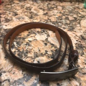 DKNY perfect vintage 1/2” leather belt